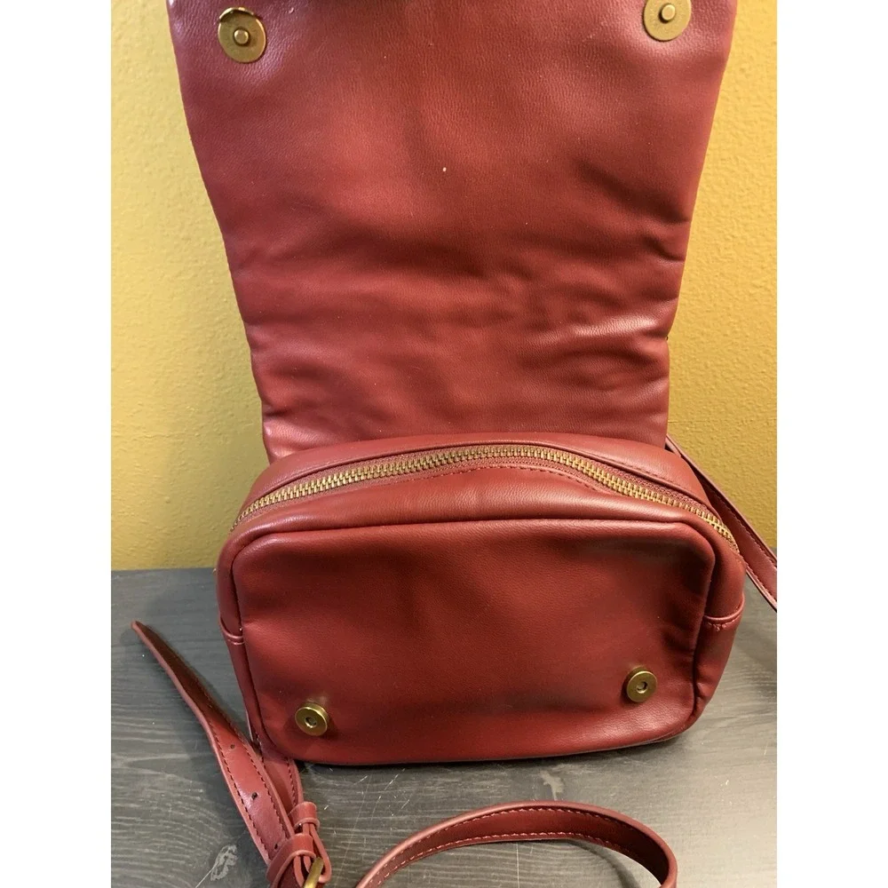 Steve Madden Red Quilted Crossbody Bag‎ with Gold Chain & Logo